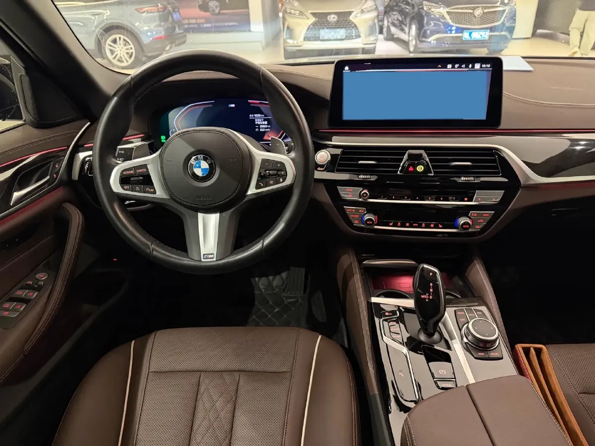 2022 BMW 5 Series 2.0T 252HP L4 8AT,autocango,china used car exporter,china ev exporter,chinese used car exporter,chinese used ev exporter