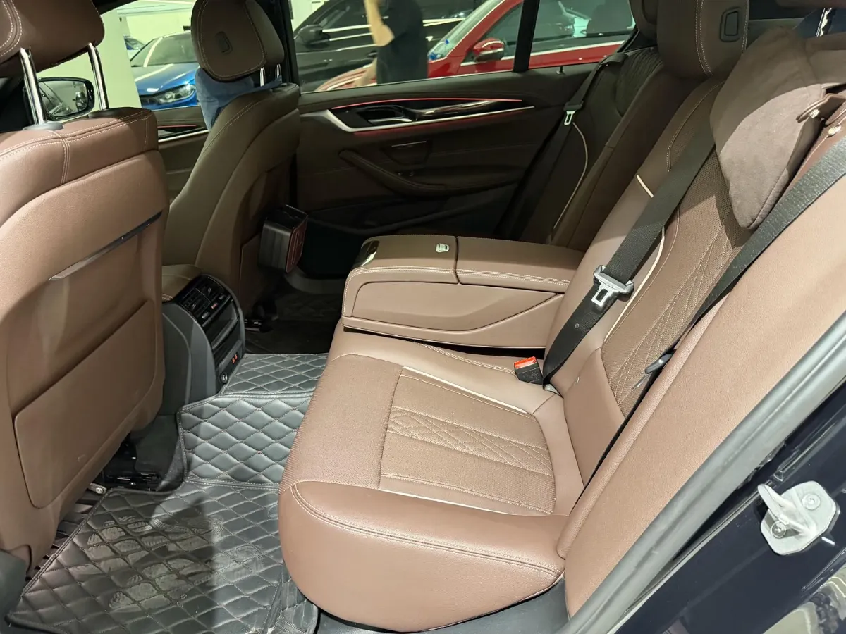 2022 BMW 5 Series 2.0T 252HP L4 8AT,autocango,china used car exporter,china ev exporter,chinese used car exporter,chinese used ev exporter