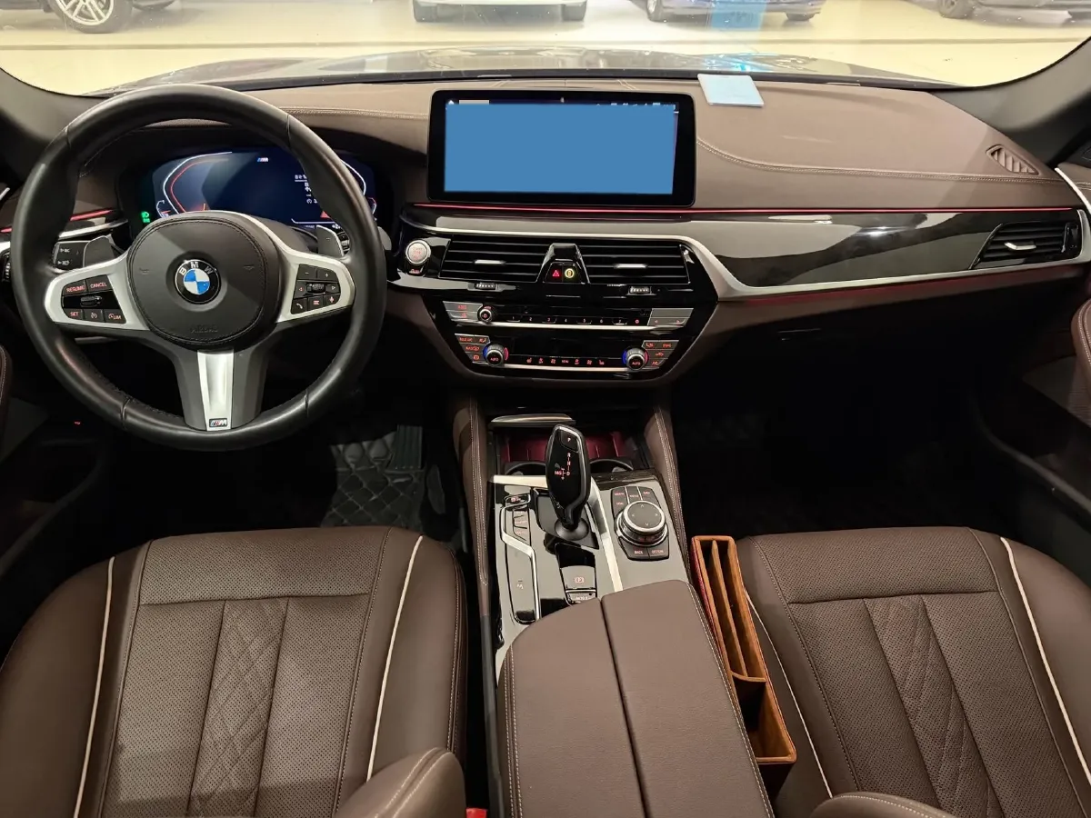 2022 BMW 5 Series 2.0T 252HP L4 8AT,autocango,china used car exporter,china ev exporter,chinese used car exporter,chinese used ev exporter