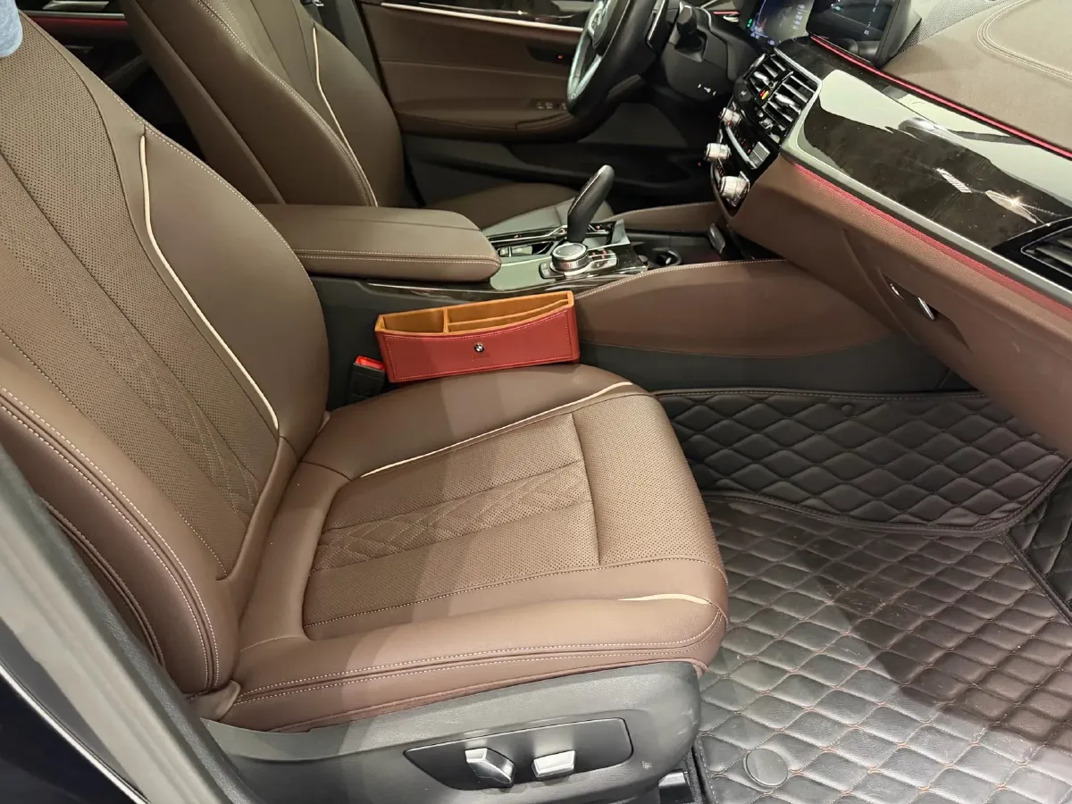 2022 BMW 5 Series 2.0T 252HP L4 8AT,autocango,china used car exporter,china ev exporter,chinese used car exporter,chinese used ev exporter