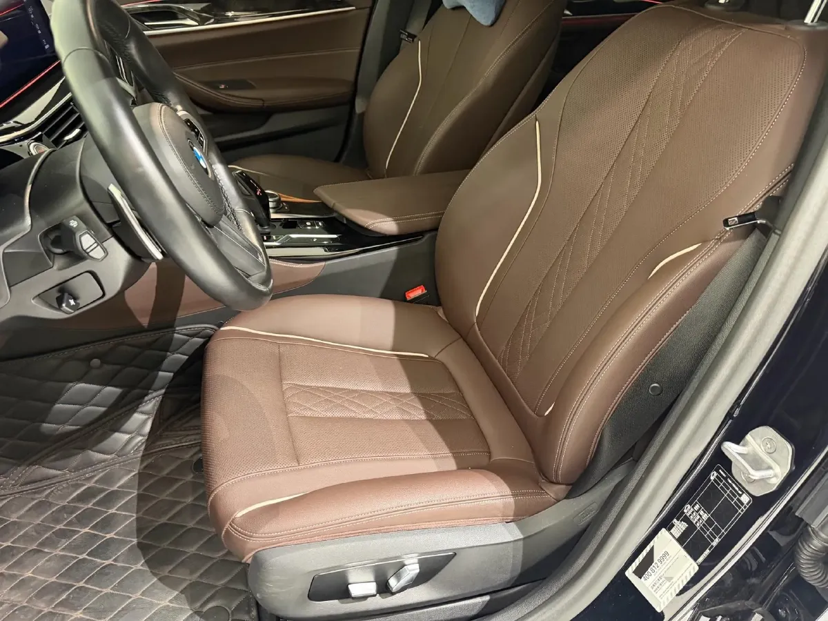 2022 BMW 5 Series 2.0T 252HP L4 8AT,autocango,china used car exporter,china ev exporter,chinese used car exporter,chinese used ev exporter