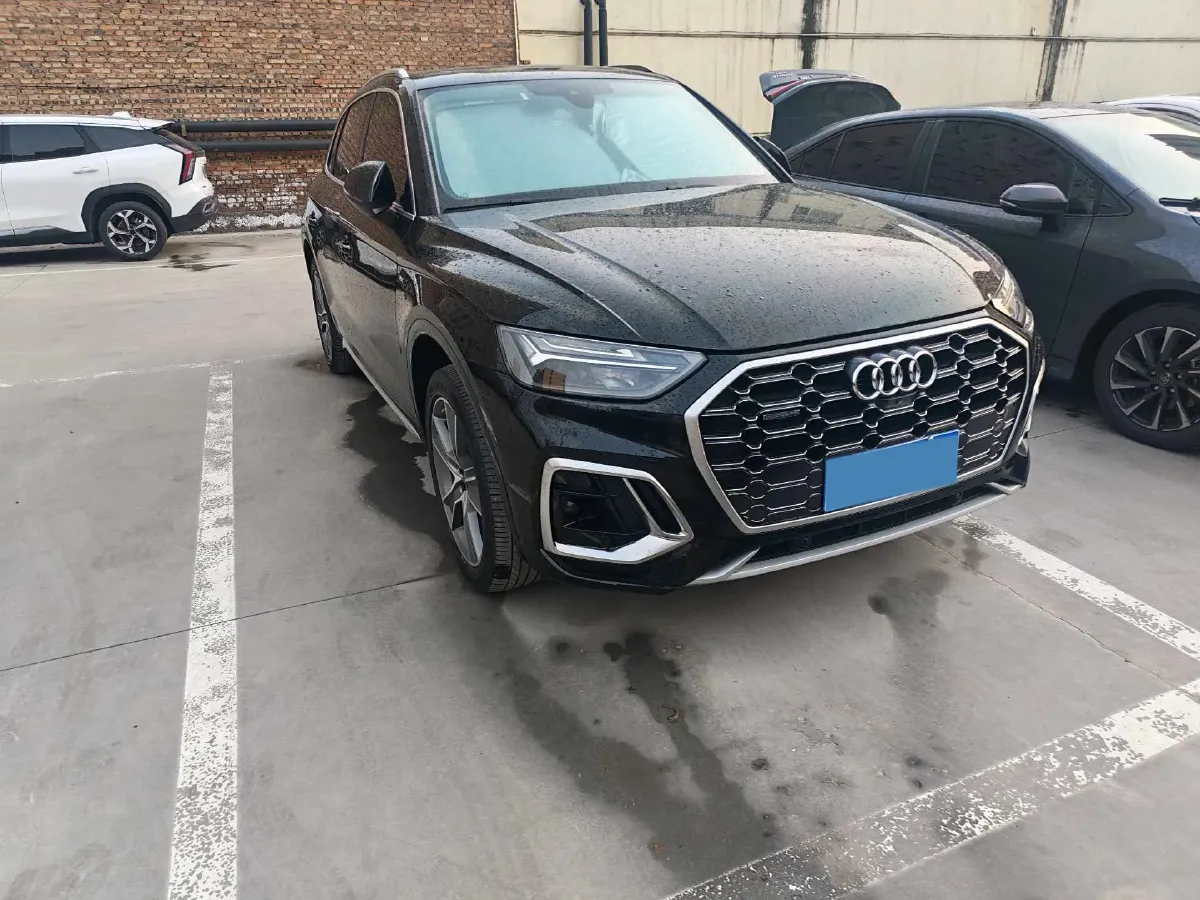 2022 Audi Q5L 2.0T 252HP L4 7DCT,autocango,china used car exporter,china ev exporter,chinese used car exporter,chinese used ev exporter