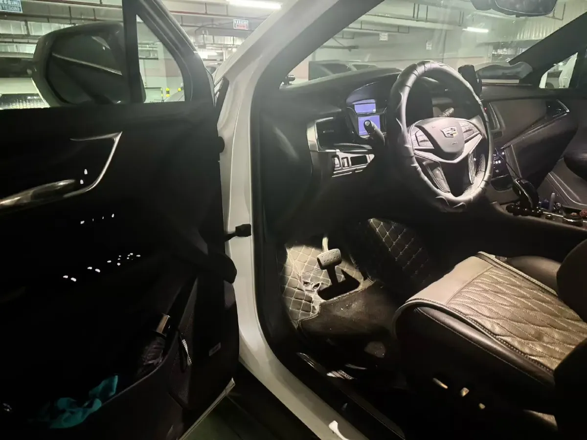 2021 Cadillac XT5 2.0T 237HP L4 9AT,autocango,china used car exporter,china ev exporter,chinese used car exporter,chinese used ev exporter