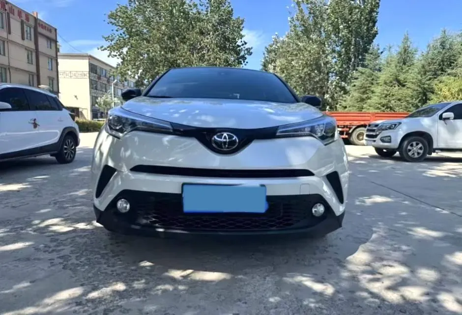 2020 Toyota C-HR 2.0L 171HP L4 CVT,autocango,china used car exporter,china ev exporter,chinese used car exporter,chinese used ev exporter