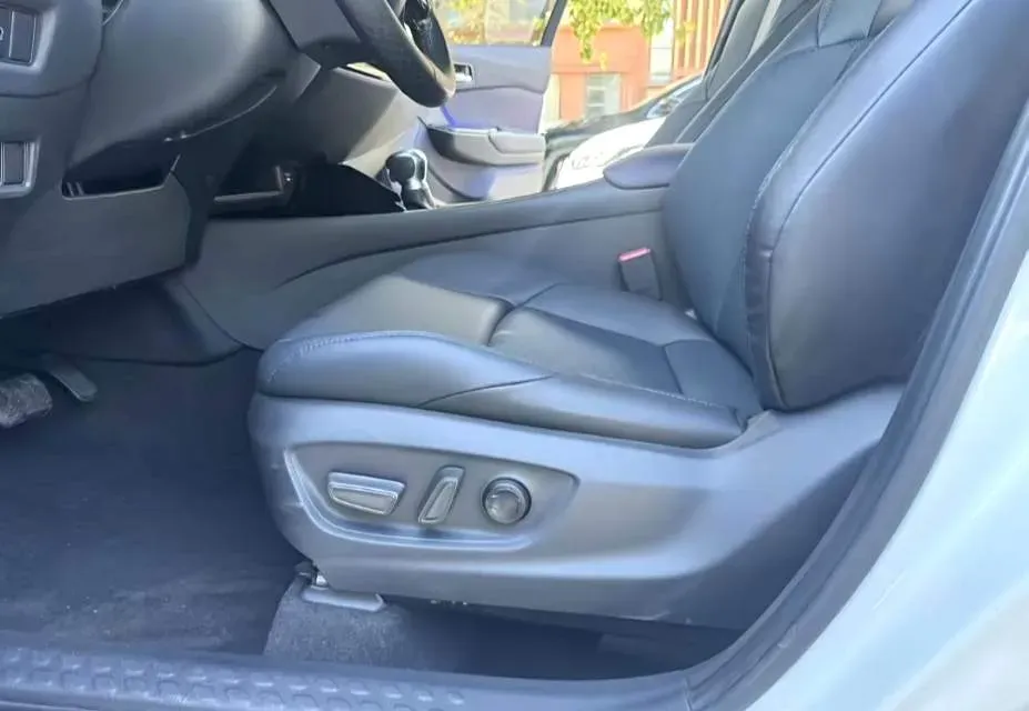 2020 Toyota C-HR 2.0L 171HP L4 CVT,autocango,china used car exporter,china ev exporter,chinese used car exporter,chinese used ev exporter