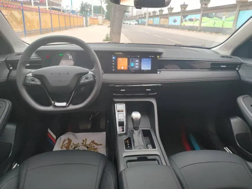 2024 Roewe i5 1.5L 129HP L4 CVT,autocango,china used car exporter,china ev exporter,chinese used car exporter,chinese used ev exporter