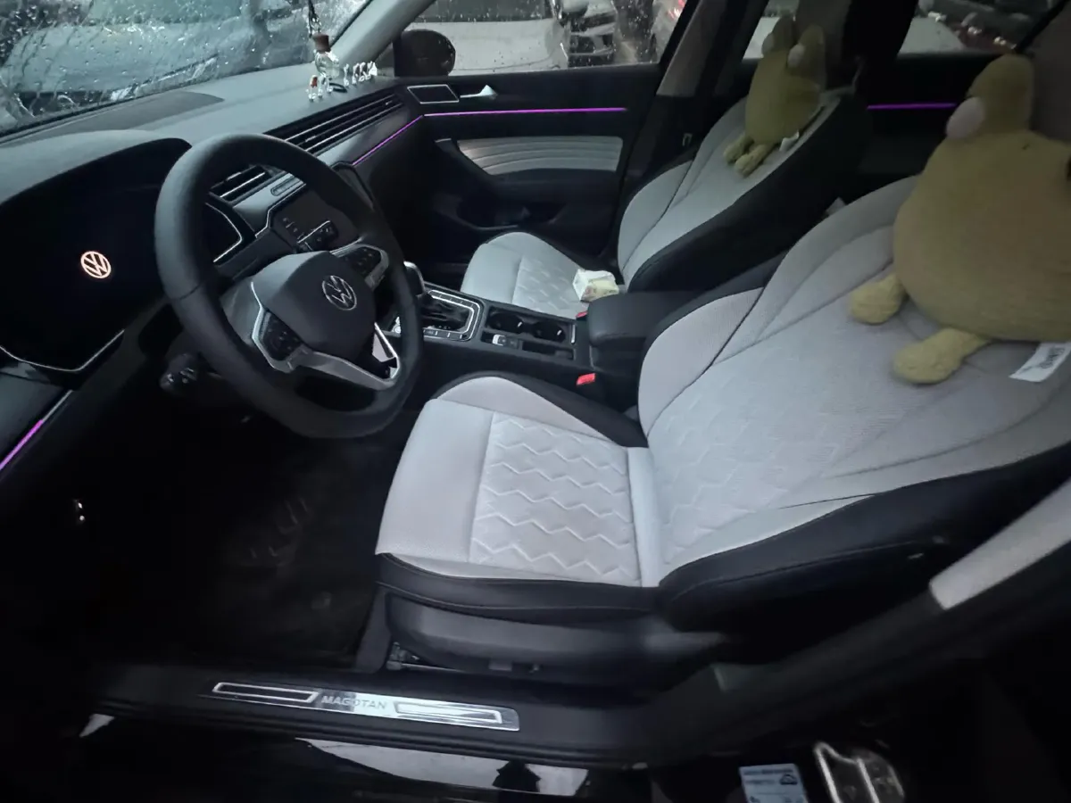 2026 Volkswagen Magotan 2.0T 220HP L4 7DCT,autocango,china used car exporter,china ev exporter,chinese used car exporter,chinese used ev exporter