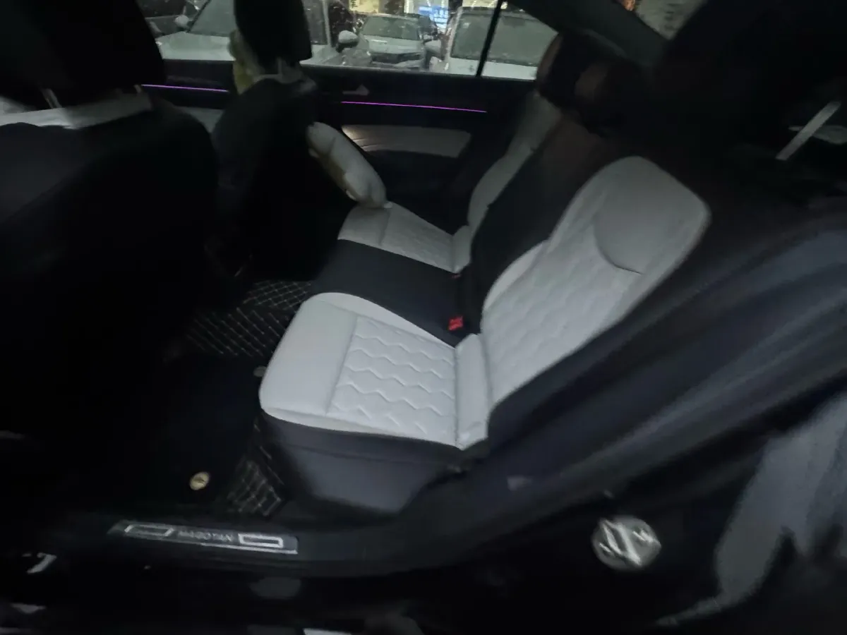 2026 Volkswagen Magotan 2.0T 220HP L4 7DCT,autocango,china used car exporter,china ev exporter,chinese used car exporter,chinese used ev exporter