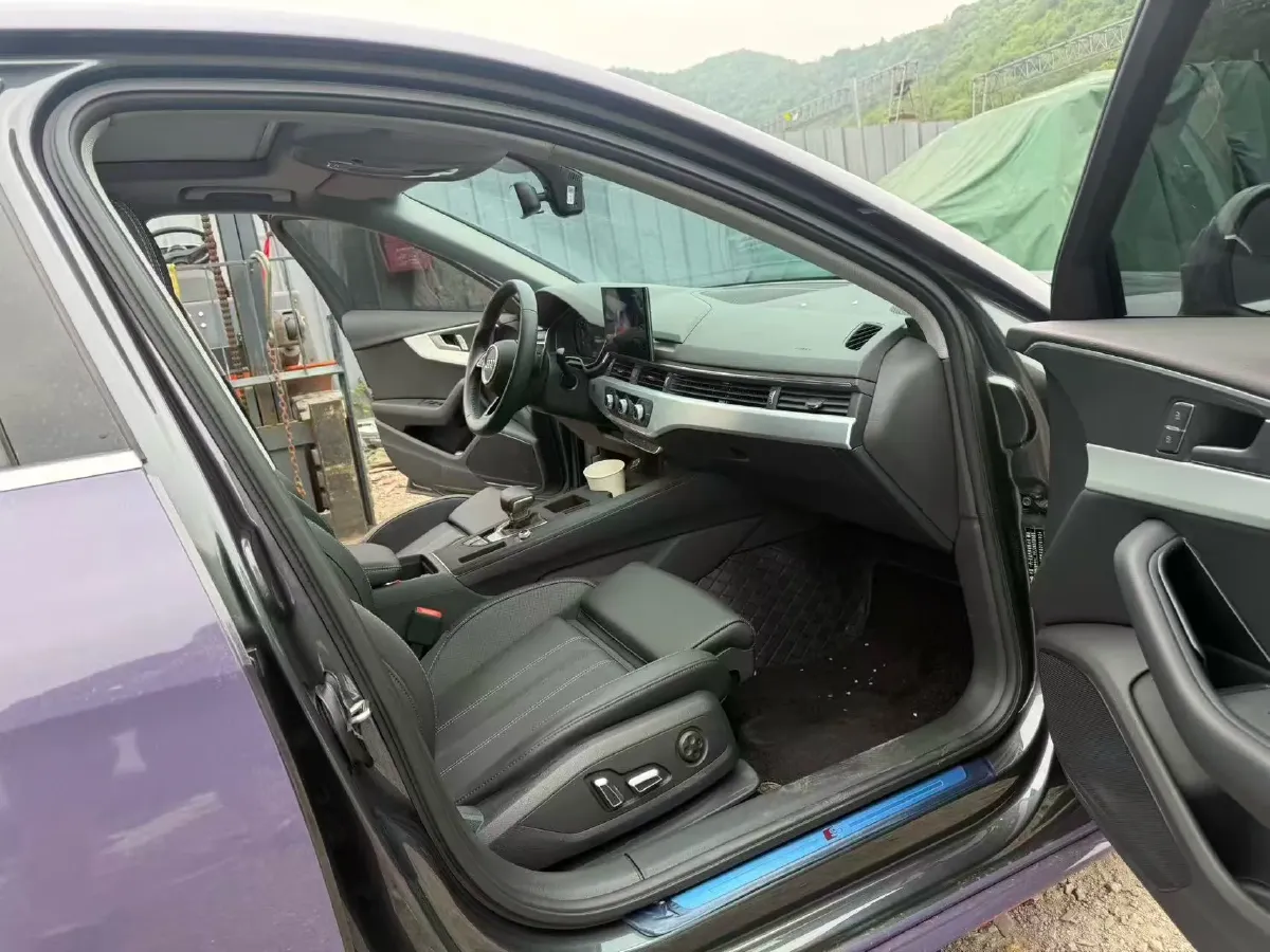 2024 Audi A4L 2.0T 190HP L4 7DCT,autocango,china used car exporter,china ev exporter,chinese used car exporter,chinese used ev exporter