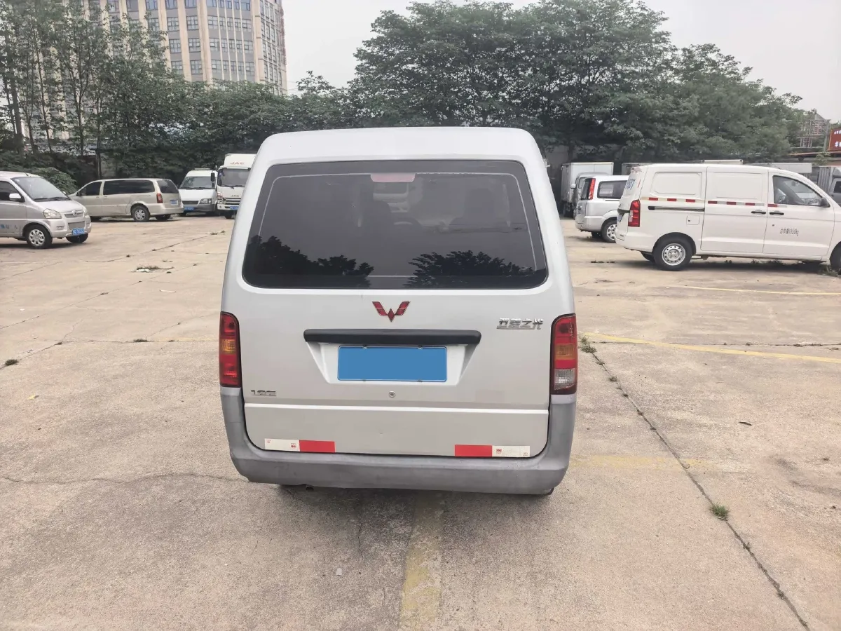 2015 WuLing ZhiGuang 1.2L 82HP L4 5MT,autocango,china used car exporter,china ev exporter,chinese used car exporter,chinese used ev exporter