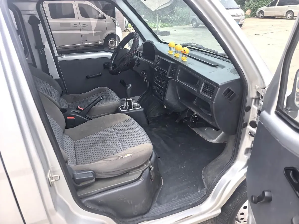 2015 WuLing ZhiGuang 1.2L 82HP L4 5MT,autocango,china used car exporter,china ev exporter,chinese used car exporter,chinese used ev exporter