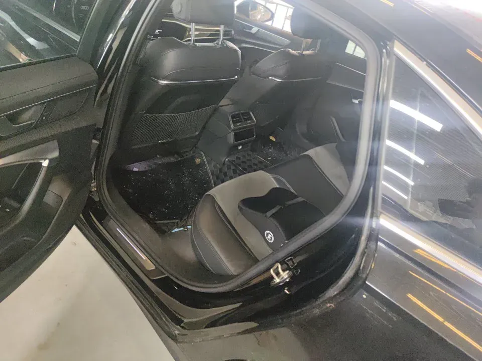 2021 Audi A6L 2.0T 224HP L4 7DCT,autocango,china used car exporter,china ev exporter,chinese used car exporter,chinese used ev exporter