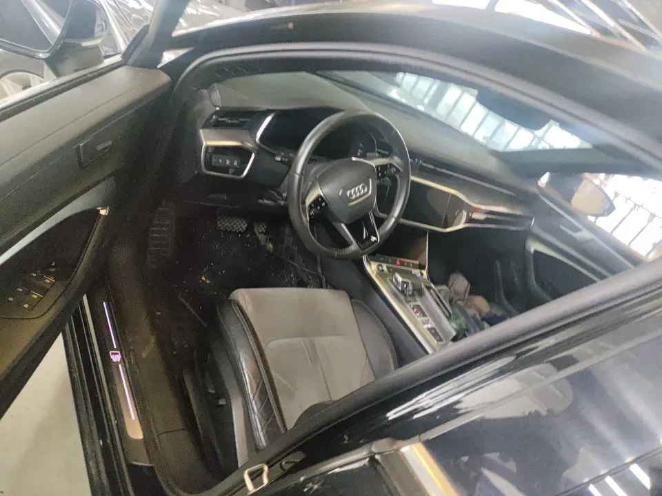 2021 Audi A6L 2.0T 224HP L4 7DCT,autocango,china used car exporter,china ev exporter,chinese used car exporter,chinese used ev exporter