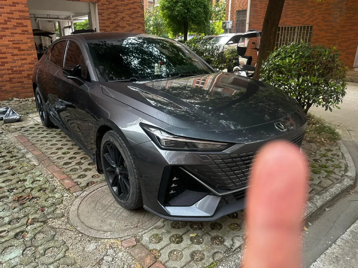 2023 ChangAn UNI-V 1.5T 188HP L4 7DCT,autocango,china used car exporter,china ev exporter,chinese used car exporter,chinese used ev exporter