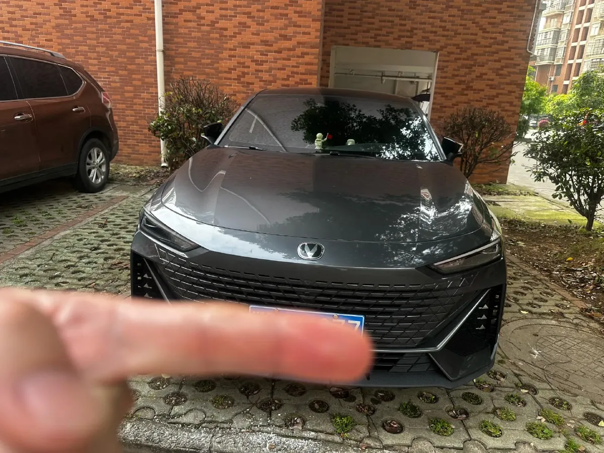 2023 ChangAn UNI-V 1.5T 188HP L4 7DCT,autocango,china used car exporter,china ev exporter,chinese used car exporter,chinese used ev exporter