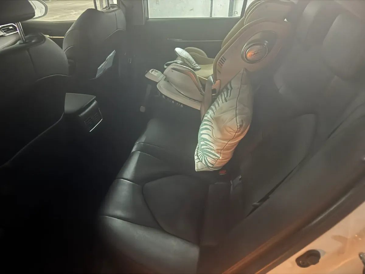 2021 Toyota Camry 2.5L 209HP L4 8AT,autocango,china used car exporter,china ev exporter,chinese used car exporter,chinese used ev exporter