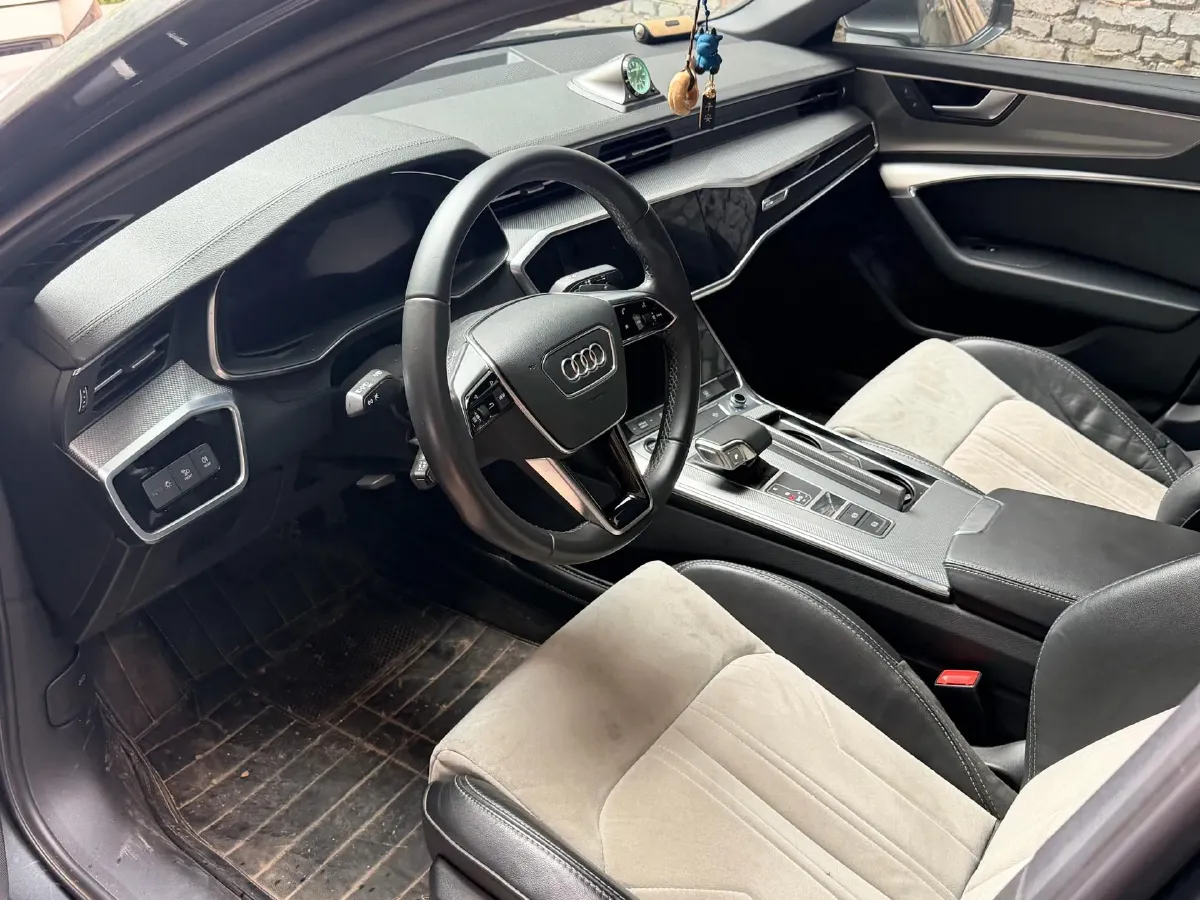 2022 Audi A6L 2.0T 224HP L4 7DCT,autocango,china used car exporter,china ev exporter,chinese used car exporter,chinese used ev exporter
