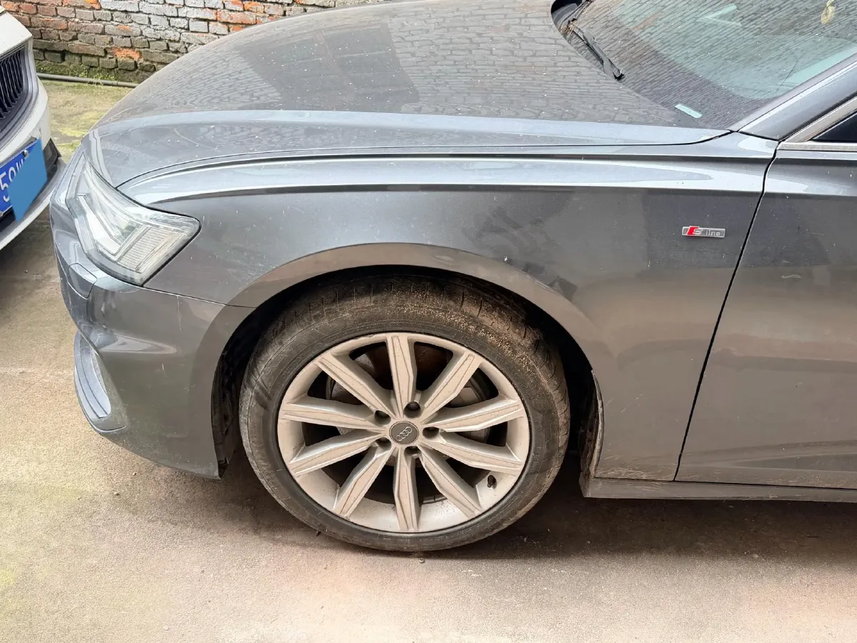 2022 Audi A6L 2.0T 224HP L4 7DCT,autocango,china used car exporter,china ev exporter,chinese used car exporter,chinese used ev exporter