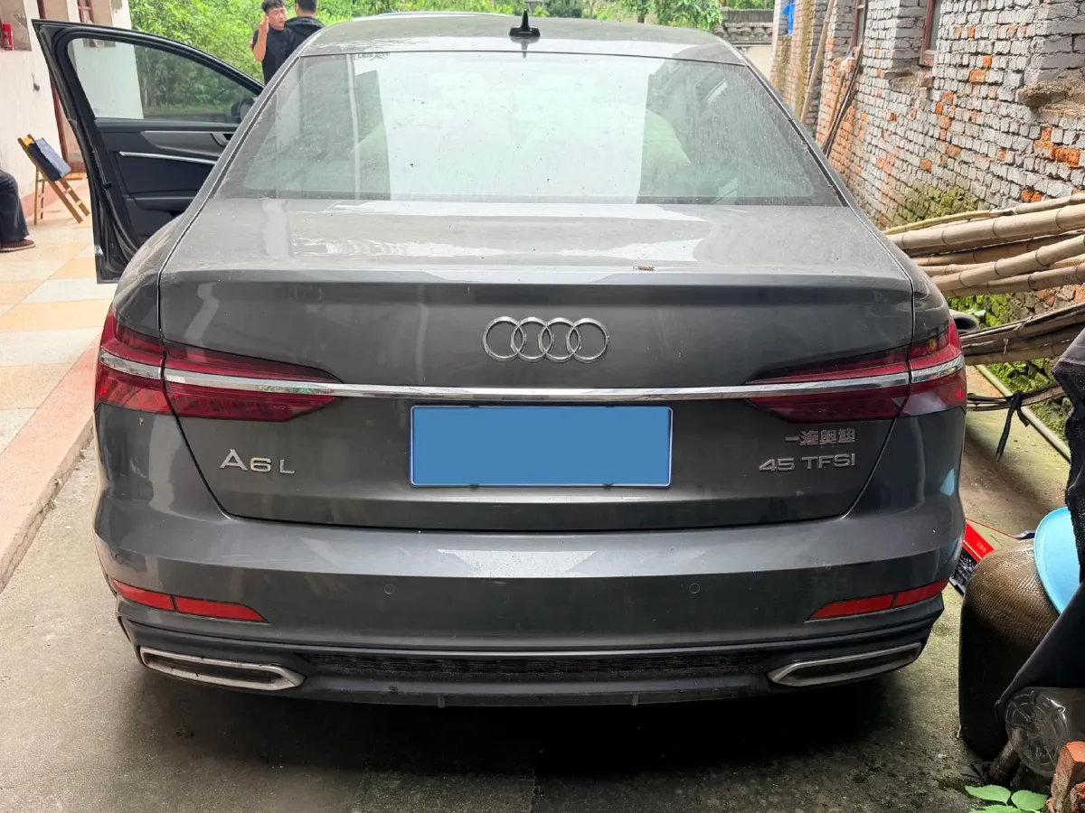 2022 Audi A6L 2.0T 224HP L4 7DCT,autocango,china used car exporter,china ev exporter,chinese used car exporter,chinese used ev exporter