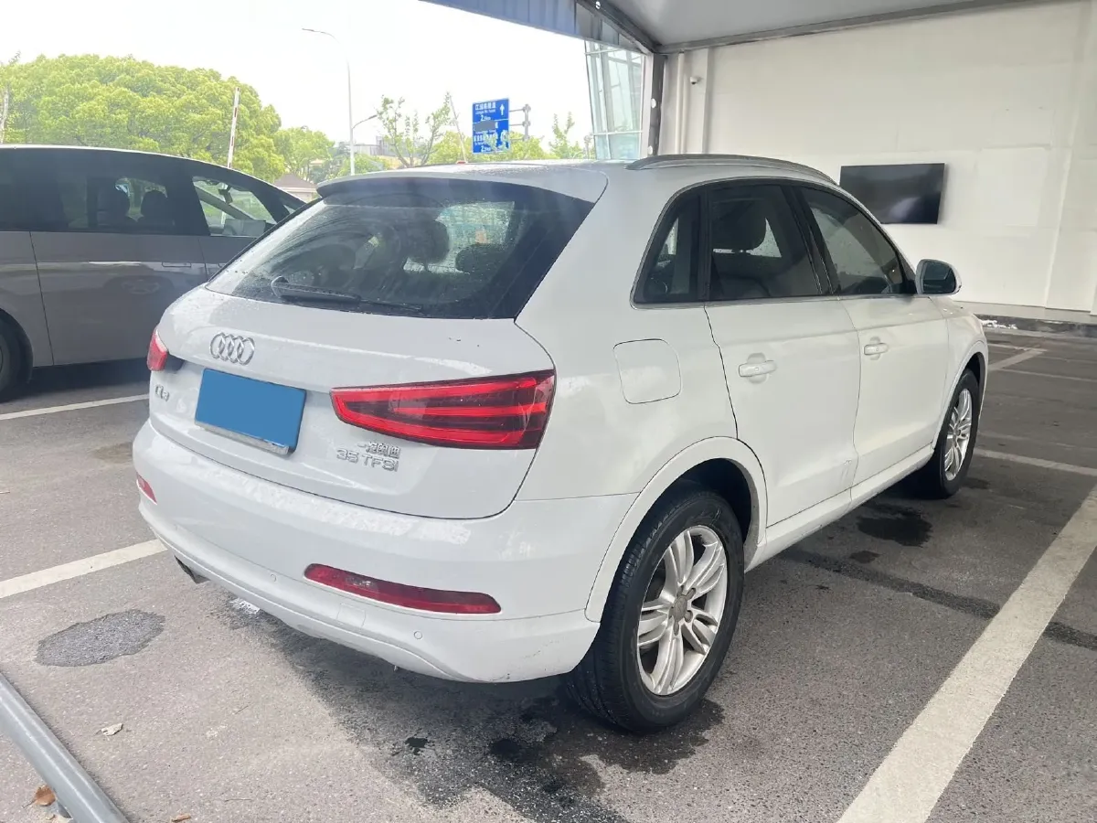 2015 Audi Q3 2.0T 170HP L4 7DCT,autocango,china used car exporter,china ev exporter,chinese used car exporter,chinese used ev exporter
