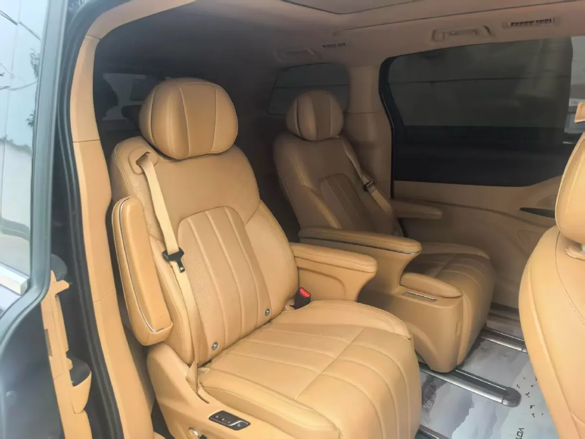 2024 Voyah Dream 1.5T 150HP L4 PHEV 43KWH,autocango,china used car exporter,china ev exporter,chinese used car exporter,chinese used ev exporter