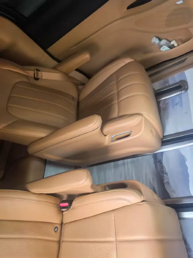 2024 Voyah Dream 1.5T 150HP L4 PHEV 43KWH,autocango,china used car exporter,china ev exporter,chinese used car exporter,chinese used ev exporter