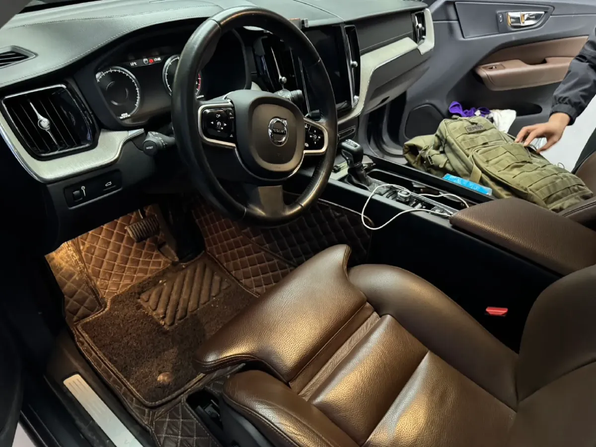 2018 Volvo XC60 2.0T 254HP L4 8AT,autocango,china used car exporter,china ev exporter,chinese used car exporter,chinese used ev exporter