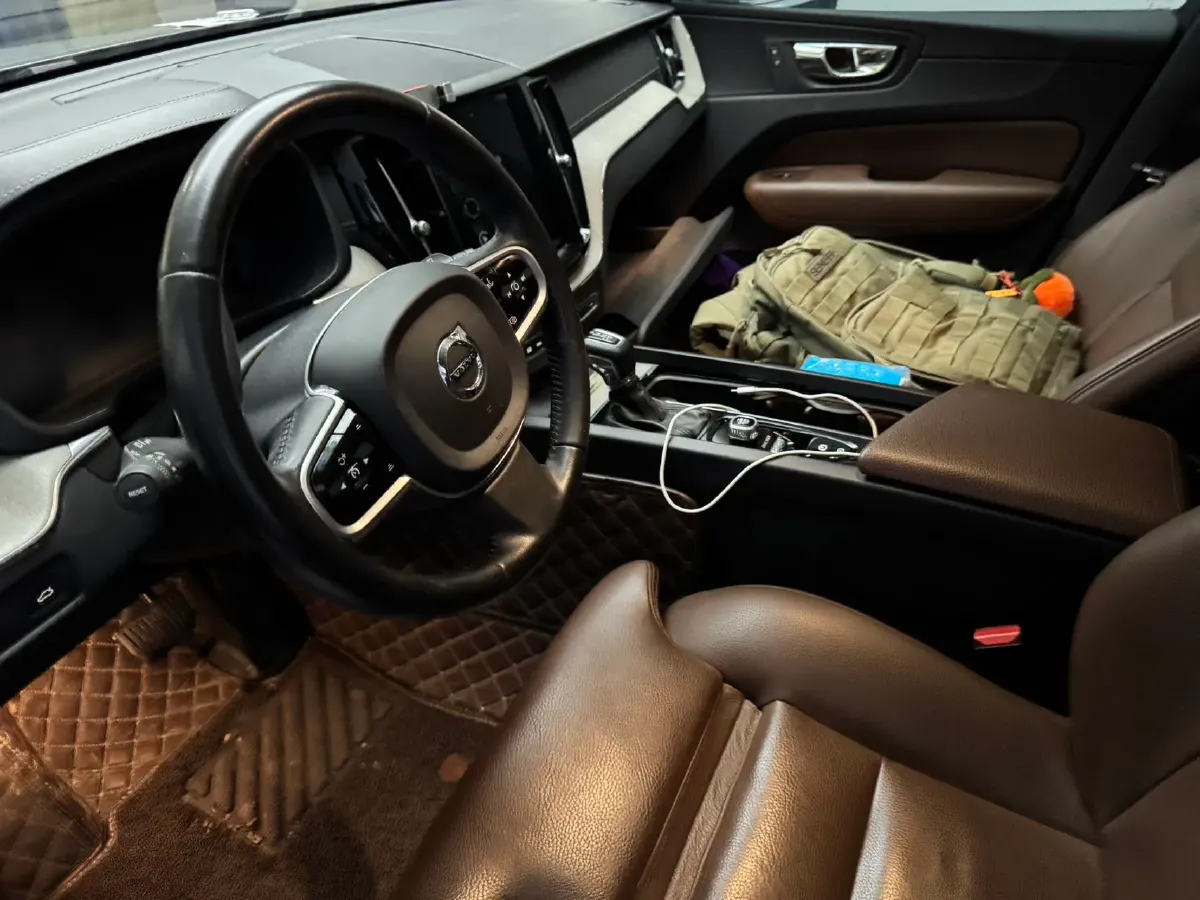 2018 Volvo XC60 2.0T 254HP L4 8AT,autocango,china used car exporter,china ev exporter,chinese used car exporter,chinese used ev exporter