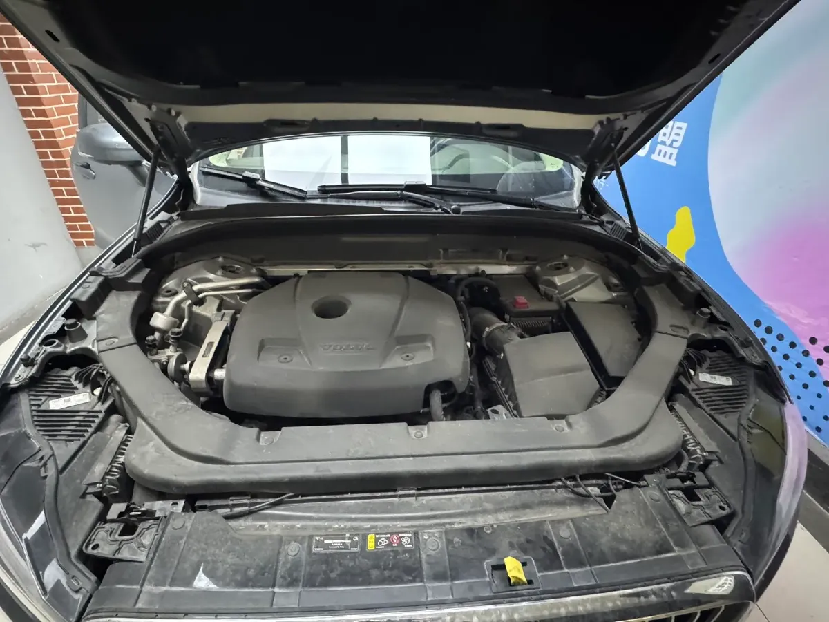 2018 Volvo XC60 2.0T 254HP L4 8AT,autocango,china used car exporter,china ev exporter,chinese used car exporter,chinese used ev exporter