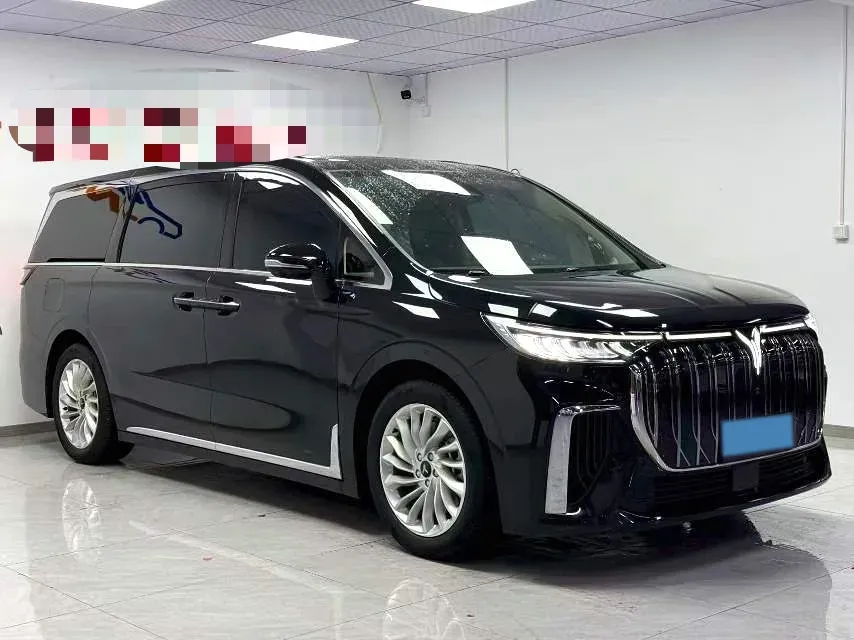 2024 Voyah Dream 1.5T 150HP L4 PHEV 43KWH,autocango,china used car exporter,china ev exporter,chinese used car exporter,chinese used ev exporter