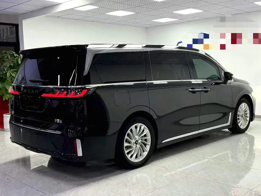 2024 Voyah Dream 1.5T 150HP L4 PHEV 43KWH,autocango,china used car exporter,china ev exporter,chinese used car exporter,chinese used ev exporter