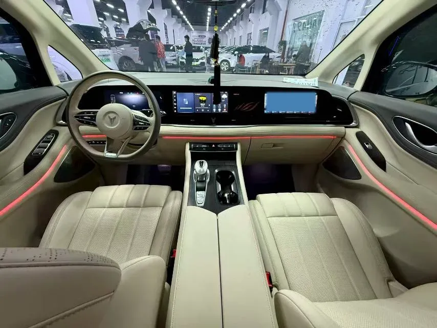 2024 Voyah Dream 1.5T 150HP L4 PHEV 43KWH,autocango,china used car exporter,china ev exporter,chinese used car exporter,chinese used ev exporter