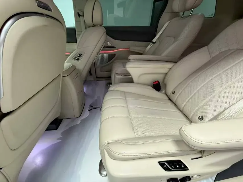 2024 Voyah Dream 1.5T 150HP L4 PHEV 43KWH,autocango,china used car exporter,china ev exporter,chinese used car exporter,chinese used ev exporter