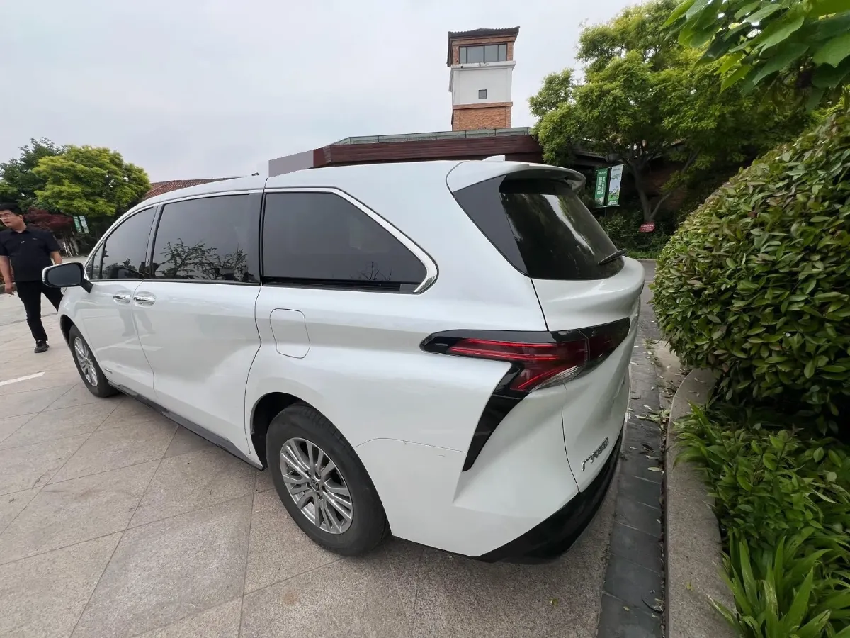2023 Toyota Sienna 2.5L 189HP L4 E-CVT Hybrid,autocango,china used car exporter,china ev exporter,chinese used car exporter,chinese used ev exporter