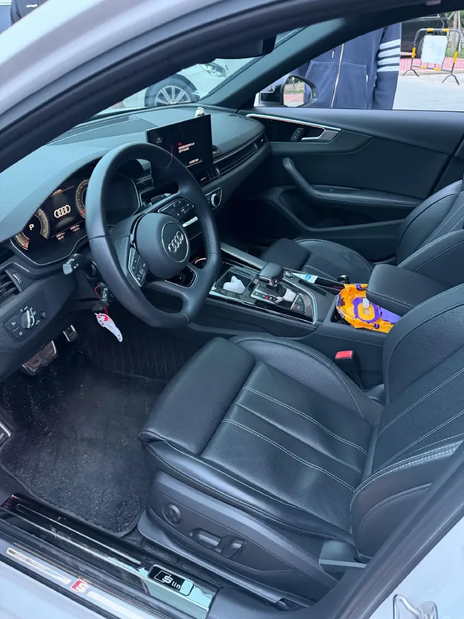 2023 Audi A4L 2.0T 190HP L4 7DCT,autocango,china used car exporter,china ev exporter,chinese used car exporter,chinese used ev exporter