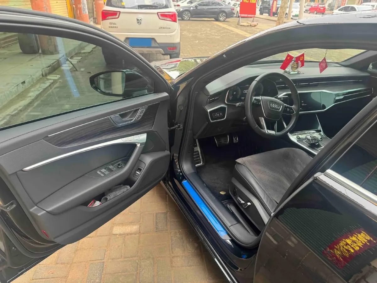 2024 Audi A6L 2.0T 245HP L4 7DCT,autocango,china used car exporter,china ev exporter,chinese used car exporter,chinese used ev exporter