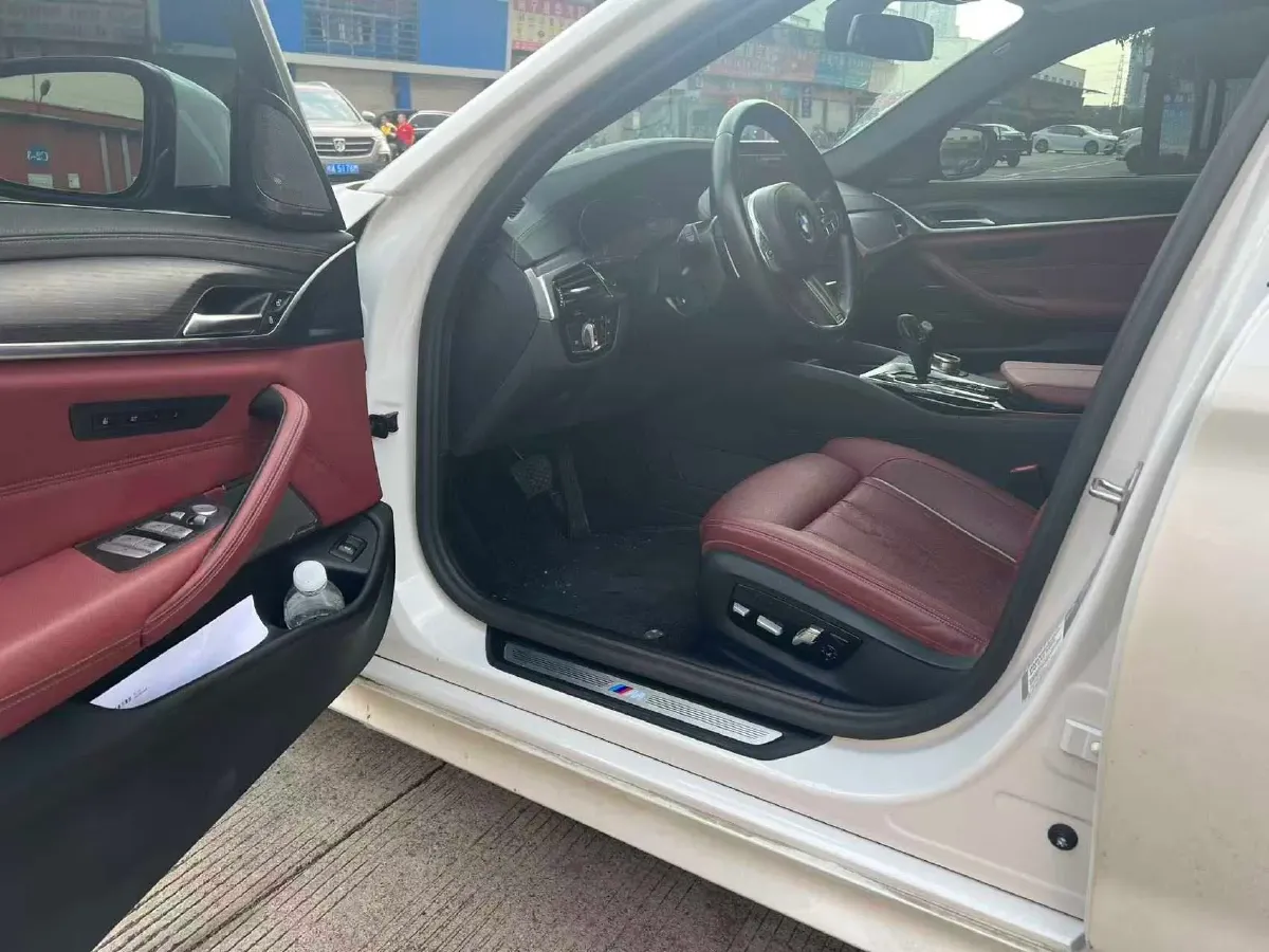 2022 BMW 5 Series 2.0T 252HP L4 8AT,autocango,china used car exporter,china ev exporter,chinese used car exporter,chinese used ev exporter