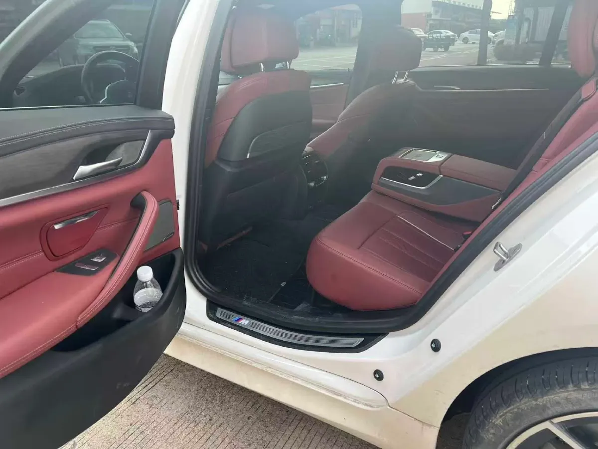 2022 BMW 5 Series 2.0T 252HP L4 8AT,autocango,china used car exporter,china ev exporter,chinese used car exporter,chinese used ev exporter