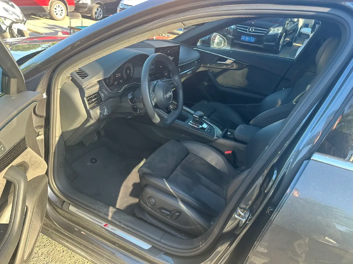 2020 Audi A4L 2.0T 252HP L4 7DCT,autocango,china used car exporter,china ev exporter,chinese used car exporter,chinese used ev exporter