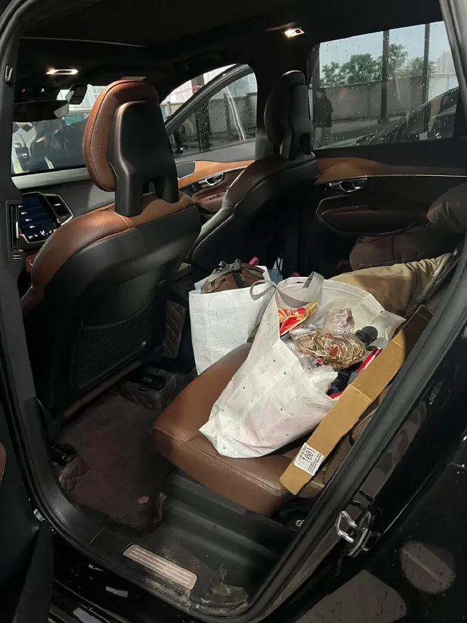 2021 Volvo XC90 2.0T 250HP L4 8AT,autocango,china used car exporter,china ev exporter,chinese used car exporter,chinese used ev exporter