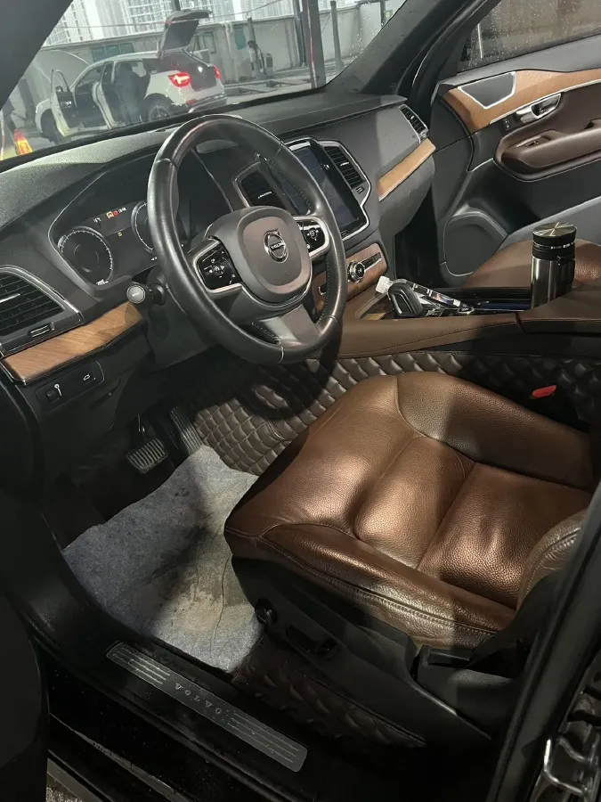 2021 Volvo XC90 2.0T 250HP L4 8AT,autocango,china used car exporter,china ev exporter,chinese used car exporter,chinese used ev exporter