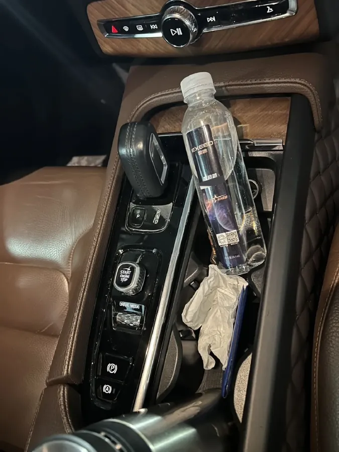 2021 Volvo XC90 2.0T 250HP L4 8AT,autocango,china used car exporter,china ev exporter,chinese used car exporter,chinese used ev exporter