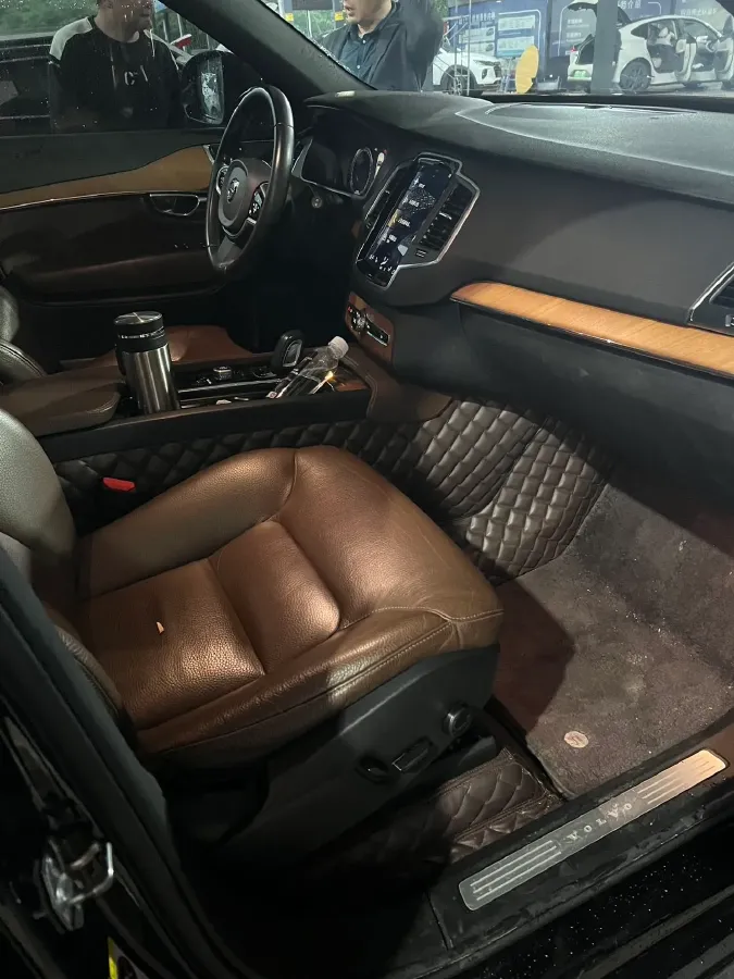 2021 Volvo XC90 2.0T 250HP L4 8AT,autocango,china used car exporter,china ev exporter,chinese used car exporter,chinese used ev exporter