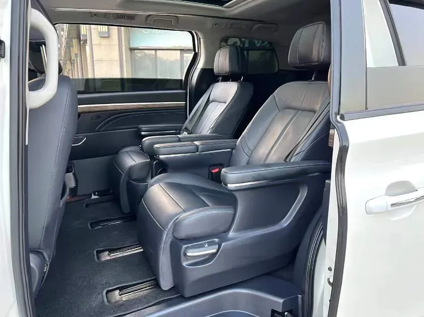 2021 GAC Trumpchi M8 2.0T 252HP L4 8AT,autocango,china used car exporter,china ev exporter,chinese used car exporter,chinese used ev exporter