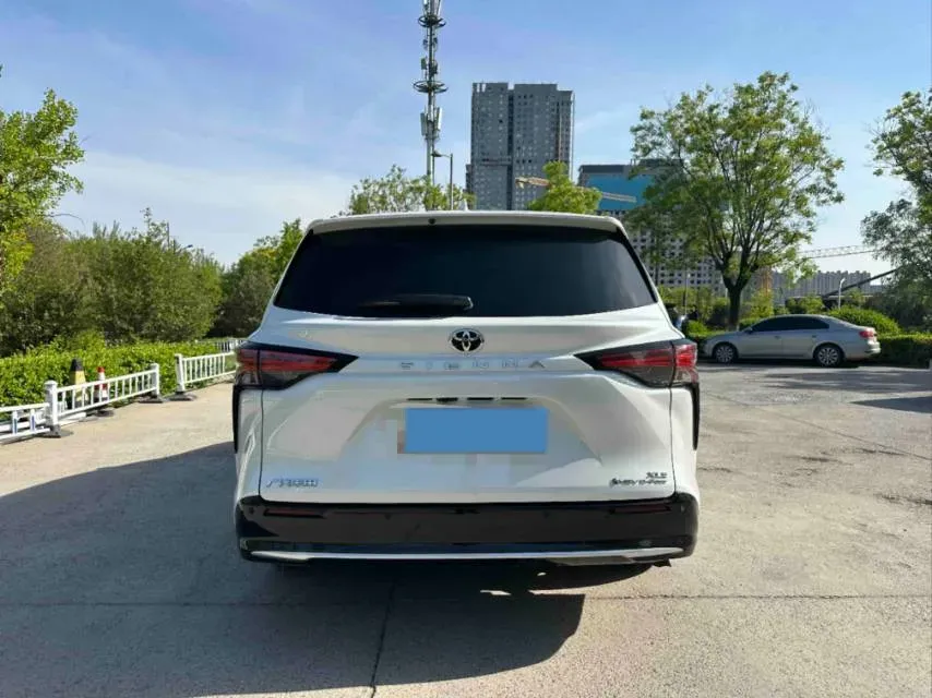2024 Toyota Sienna 2.5L 189HP L4 E-CVT Hybrid,autocango,china used car exporter,china ev exporter,chinese used car exporter,chinese used ev exporter