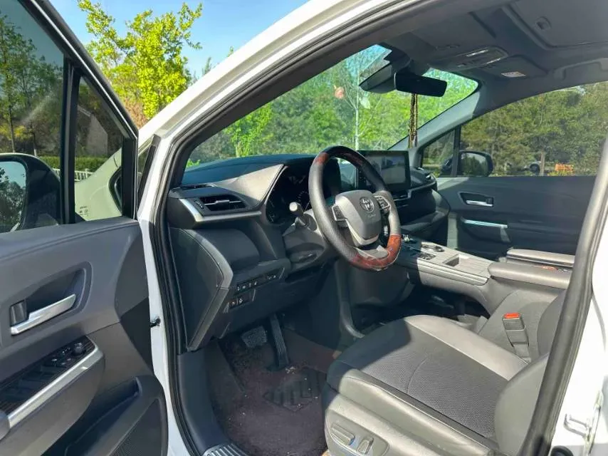 2024 Toyota Sienna 2.5L 189HP L4 E-CVT Hybrid,autocango,china used car exporter,china ev exporter,chinese used car exporter,chinese used ev exporter