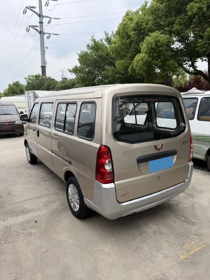 2021 WuLing RongGuang 1.5L 99HP L4 5MT,autocango,china used car exporter,china ev exporter,chinese used car exporter,chinese used ev exporter