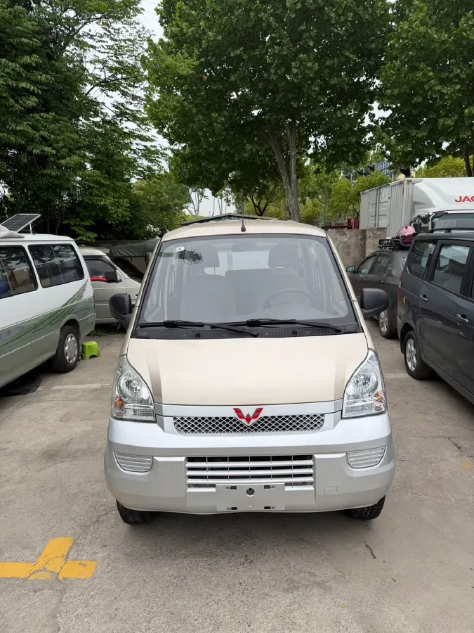2021 WuLing RongGuang 1.5L 99HP L4 5MT,autocango,china used car exporter,china ev exporter,chinese used car exporter,chinese used ev exporter