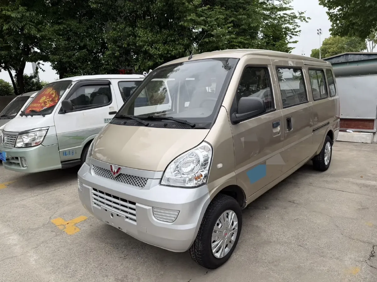 2021 WuLing RongGuang 1.5L 99HP L4 5MT,autocango,china used car exporter,china ev exporter,chinese used car exporter,chinese used ev exporter