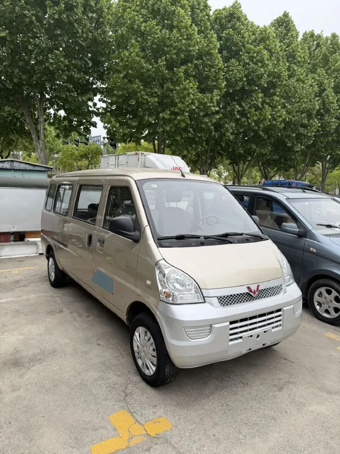 2021 WuLing RongGuang 1.5L 99HP L4 5MT,autocango,china used car exporter,china ev exporter,chinese used car exporter,chinese used ev exporter